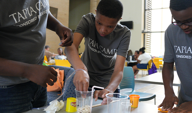 ExxonMobil-Pipeline-Company-employees-participate-in-Tapia-STEM-CCS-Camp-at-Southern-University